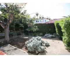 Gran villa señorial en zona tranquila y bien comunicada.