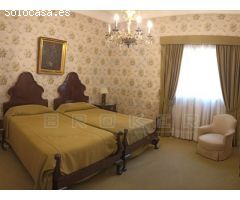 Gran villa señorial en zona tranquila y bien comunicada.