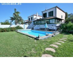 VENDIDO: Amplio chalet pareado con piscina y preciosas vistas