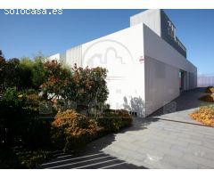 VENDIDO: Impresionante villa arquitectónica con piscina.