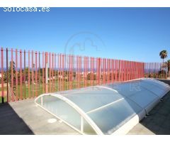 VENDIDO: Impresionante villa arquitectónica con piscina.