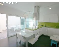 VENDIDO: Impresionante villa arquitectónica con piscina.