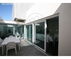 VENDIDO: Impresionante villa arquitectónica con piscina.