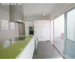 VENDIDO: Impresionante villa arquitectónica con piscina.
