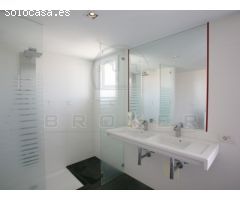 VENDIDO: Impresionante villa arquitectónica con piscina.