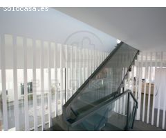 VENDIDO: Impresionante villa arquitectónica con piscina.
