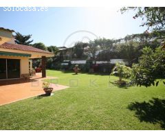 Magnífico chalet sobre solar de aprox. 2.500 m2 con inmejorables vistas al mar,