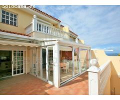 Vivienda dúplex con amplio garaje y excelentes vistas al mar, costa y montaña