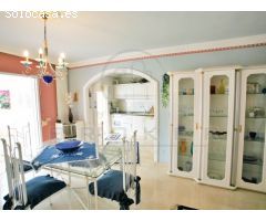 Vivienda dúplex con amplio garaje y excelentes vistas al mar, costa y montaña