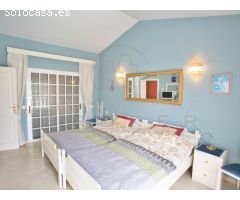 Vivienda dúplex con amplio garaje y excelentes vistas al mar, costa y montaña