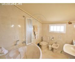 Vivienda dúplex con amplio garaje y excelentes vistas al mar, costa y montaña