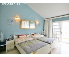 Vivienda dúplex con amplio garaje y excelentes vistas al mar, costa y montaña