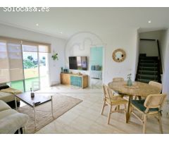Ático dúplex con terrazas con excelentes vistas, garaje y piscina climatizada!