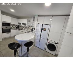 Exclusivo Adosado de 3 Habitaciones con Sótano, Patio y Terraza en Costa Esuri