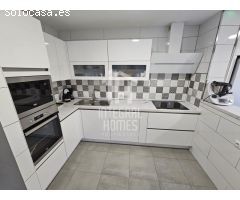 Exclusivo Adosado de 3 Habitaciones con Sótano, Patio y Terraza en Costa Esuri