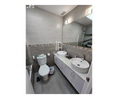 Exclusivo Adosado de 3 Habitaciones con Sótano, Patio y Terraza en Costa Esuri