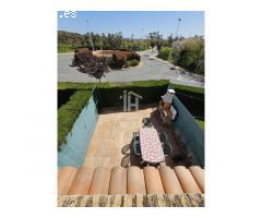 Exclusivo Adosado de 3 Habitaciones con Sótano, Patio y Terraza en Costa Esuri