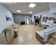 Exclusivo Adosado de 3 Habitaciones con Sótano, Patio y Terraza en Costa Esuri
