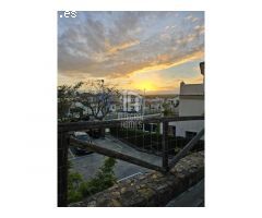 Exclusivo Adosado de 3 Habitaciones con Sótano, Patio y Terraza en Costa Esuri