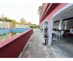 Chalet en suelo rústico con una parcela amplia, luz corriente y agua de pozo