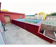 Chalet en suelo rústico con una parcela amplia, luz corriente y agua de pozo