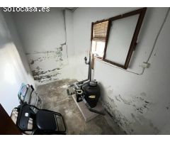 Chalet en suelo rústico con una parcela amplia, luz corriente y agua de pozo
