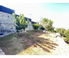 Bonito chalet completamente exterior y en perfecto estado en la Urbanización el
