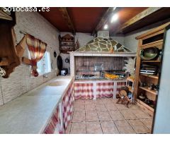 ¡OPORTUNIDAD! CHALET AMPLIO Y LISTO PARA ENTRAR A VIVIR, CON PISCINA Y ENTORNO
