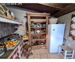 ¡OPORTUNIDAD! CHALET AMPLIO Y LISTO PARA ENTRAR A VIVIR, CON PISCINA Y ENTORNO