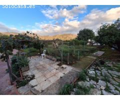 ¡OPORTUNIDAD! CHALET AMPLIO Y LISTO PARA ENTRAR A VIVIR, CON PISCINA Y ENTORNO