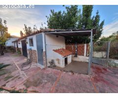 ¡OPORTUNIDAD! CHALET AMPLIO Y LISTO PARA ENTRAR A VIVIR, CON PISCINA Y ENTORNO