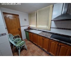 ¡OPORTUNIDAD! CHALET AMPLIO Y LISTO PARA ENTRAR A VIVIR, CON PISCINA Y ENTORNO