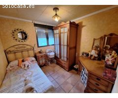 ¡OPORTUNIDAD! CHALET AMPLIO Y LISTO PARA ENTRAR A VIVIR, CON PISCINA Y ENTORNO