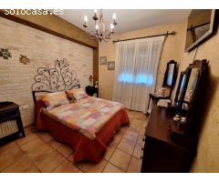 ¡OPORTUNIDAD! CHALET AMPLIO Y LISTO PARA ENTRAR A VIVIR, CON PISCINA Y ENTORNO
