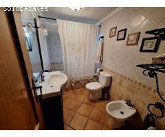 ¡OPORTUNIDAD! CHALET AMPLIO Y LISTO PARA ENTRAR A VIVIR, CON PISCINA Y ENTORNO
