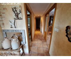 ¡OPORTUNIDAD! CHALET AMPLIO Y LISTO PARA ENTRAR A VIVIR, CON PISCINA Y ENTORNO