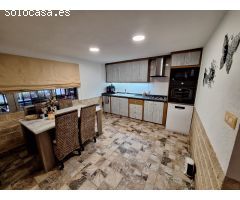 ¡OPORTUNIDAD! CHALET AMPLIO Y LISTO PARA ENTRAR A VIVIR, CON PISCINA Y ENTORNO