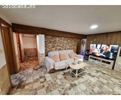 ¡OPORTUNIDAD! CHALET AMPLIO Y LISTO PARA ENTRAR A VIVIR, CON PISCINA Y ENTORNO
