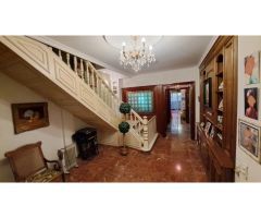 ESPLÉNDIDA CASA EN EL CENTRO DE GUADASSUAR