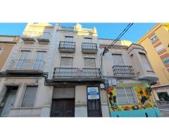 CASA CÉNTRICA Y CON ACCESO POR DOS CALLES