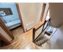 Casa amplia chaflán con planta baja y con dos pisos independientes en zona Plaza