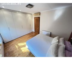 Casa amplia chaflán con planta baja y con dos pisos independientes en zona Plaza