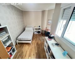Casa amplia chaflán con planta baja y con dos pisos independientes en zona Plaza