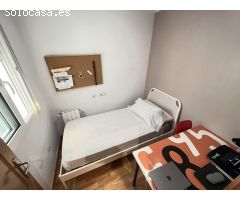 Casa amplia chaflán con planta baja y con dos pisos independientes en zona Plaza