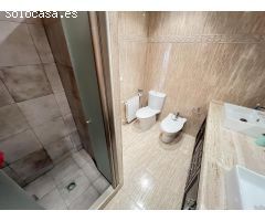 Casa amplia chaflán con planta baja y con dos pisos independientes en zona Plaza
