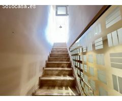Casa amplia chaflán con planta baja y con dos pisos independientes en zona Plaza