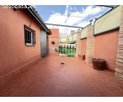 Casa amplia chaflán con planta baja y con dos pisos independientes en zona Plaza