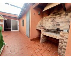 Casa amplia chaflán con planta baja y con dos pisos independientes en zona Plaza