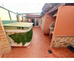 Casa amplia chaflán con planta baja y con dos pisos independientes en zona Plaza
