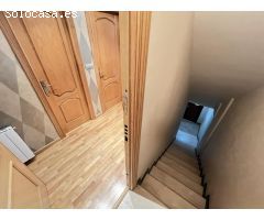 Casa amplia chaflán con planta baja y con dos pisos independientes en zona Plaza